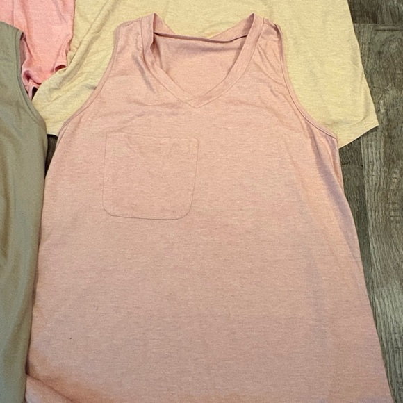 Tank tops - Picture 4 of 5